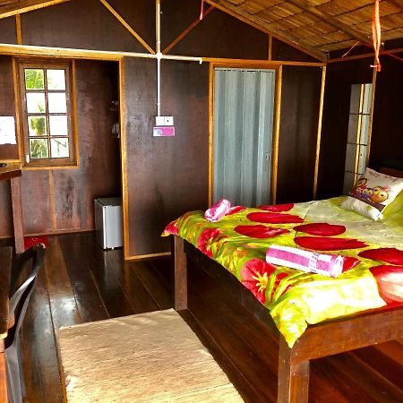 Beachfront Hut Upstairs Astra - Beach Shack Chalet Kampong Juara Bagian luar foto