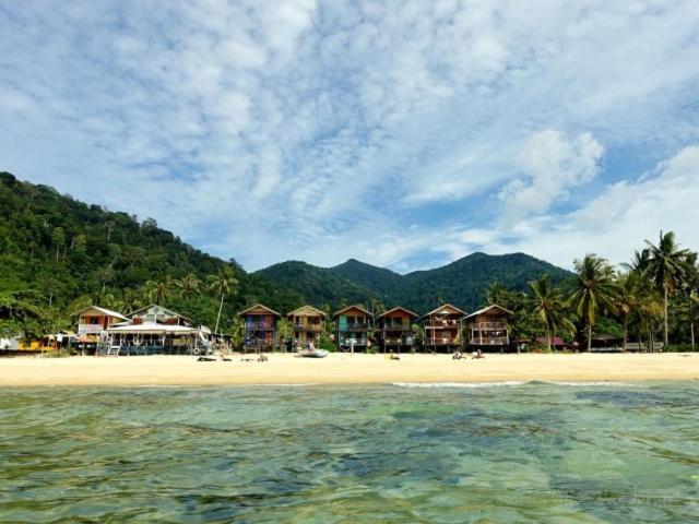 Beachfront Hut Upstairs Astra - Beach Shack Chalet Kampong Juara Bagian luar foto