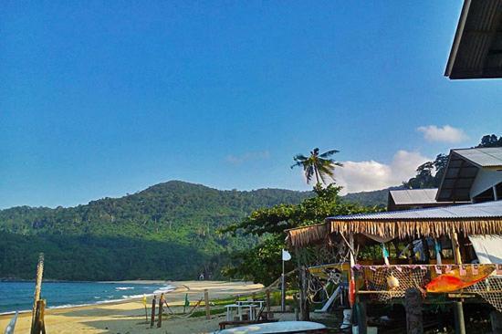 Beachfront Hut Upstairs Astra - Beach Shack Chalet Kampong Juara Bagian luar foto