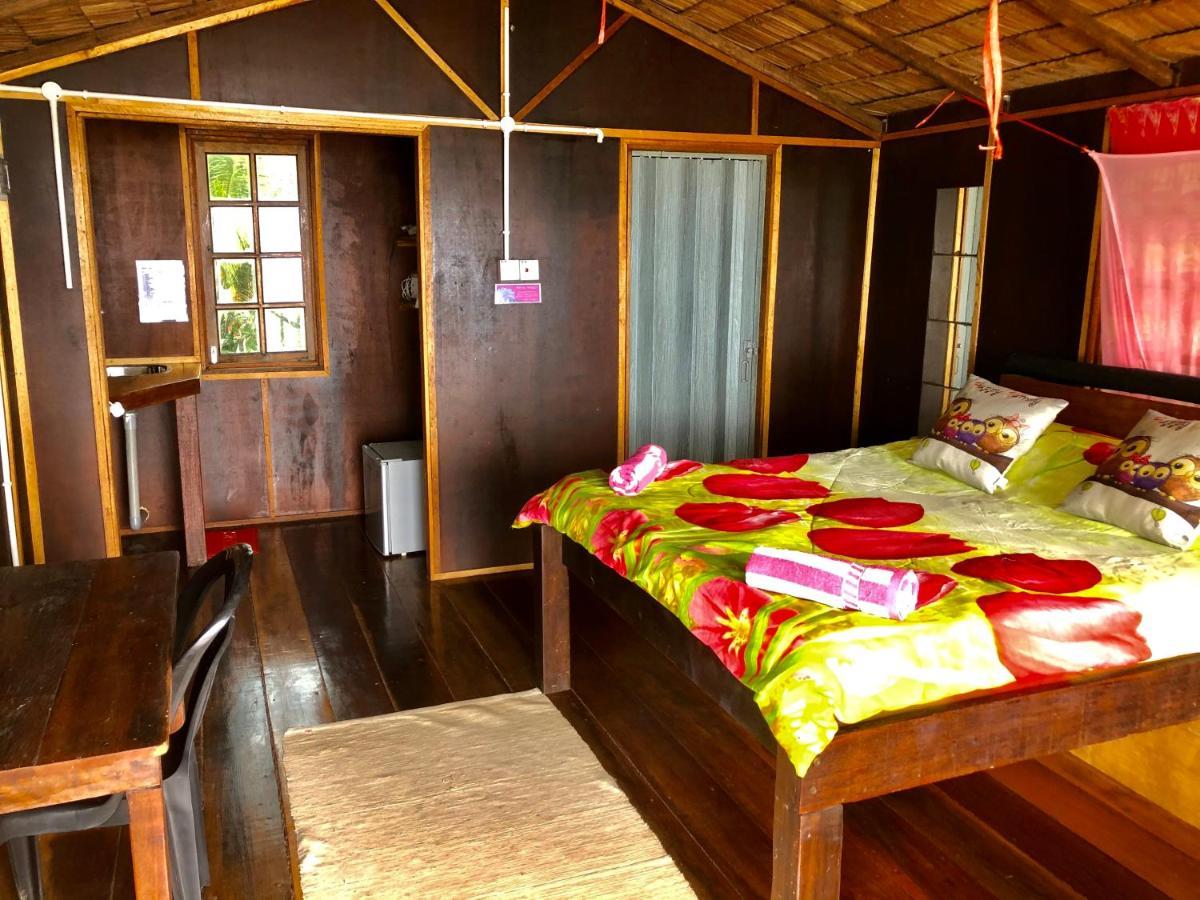 Beachfront Hut Upstairs Astra - Beach Shack Chalet Kampong Juara Bagian luar foto