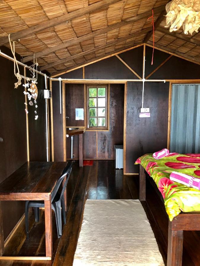 Beachfront Hut Upstairs Astra - Beach Shack Chalet Kampong Juara Bagian luar foto