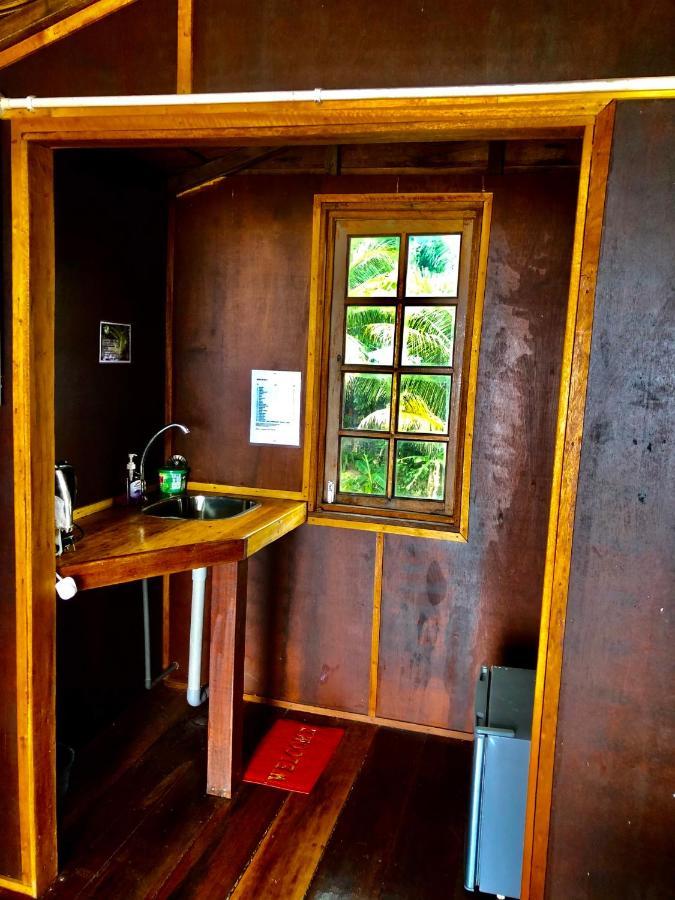 Beachfront Hut Upstairs Astra - Beach Shack Chalet Kampong Juara Bagian luar foto