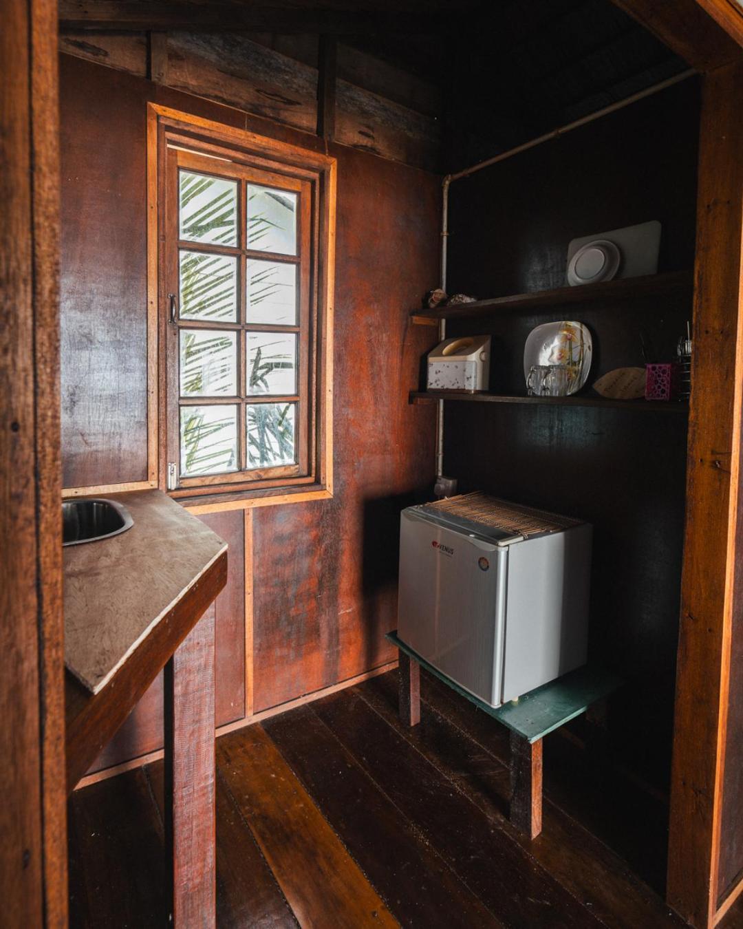 Beachfront Hut Upstairs Astra - Beach Shack Chalet Kampong Juara Bagian luar foto